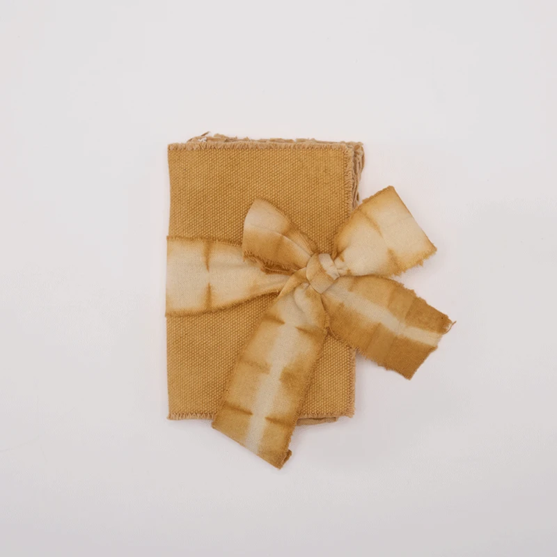 ARTIST'S PAPER BUNDLE