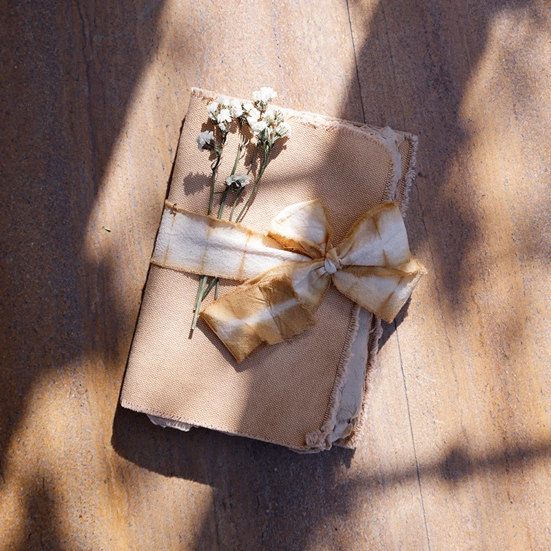 ARTIST'S PAPER BUNDLE